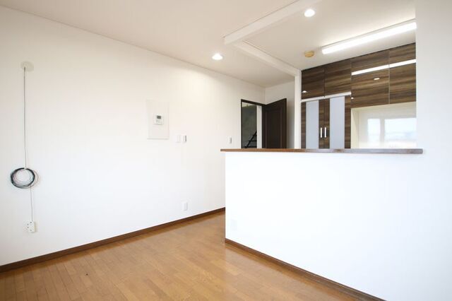 居室・リビング　※別号室のお写真のため現況優先