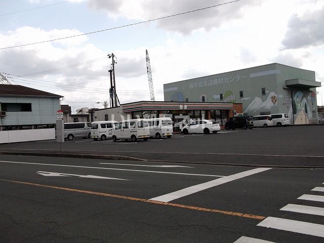 コンビニ　セブンイレブン中間中鶴店（コンビニ）まで931m