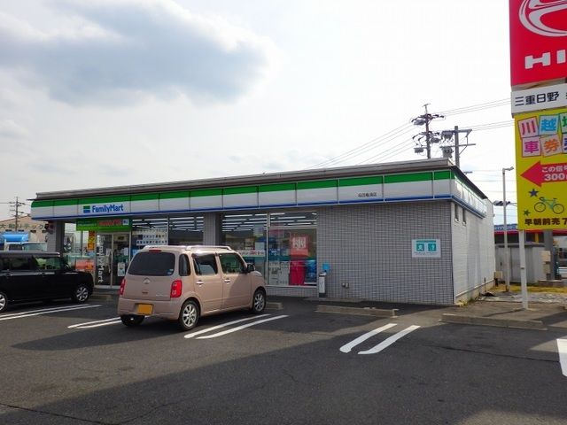 コンビニ　ファミリーマート名四亀須店（コンビニ）まで450m