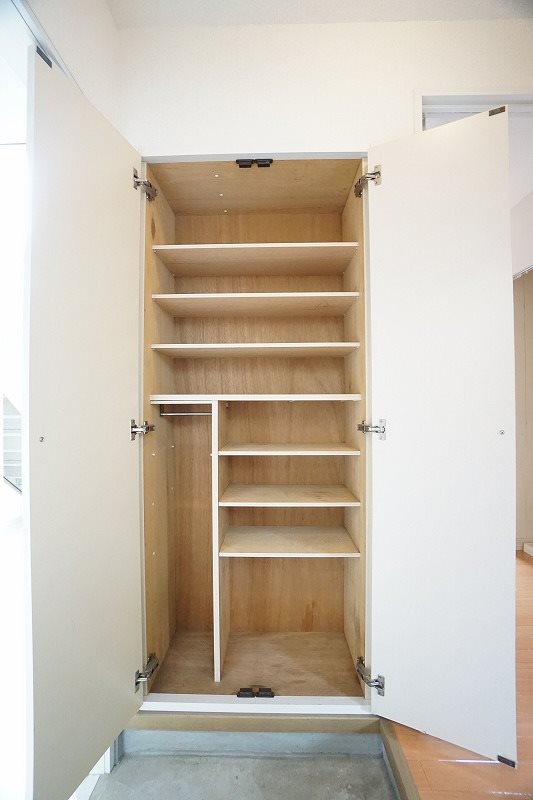 収納　玄関には大きなシューズボックスがございます♪