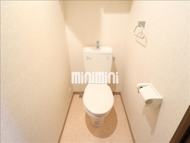 トイレ　清潔感のあるトイレスペース。