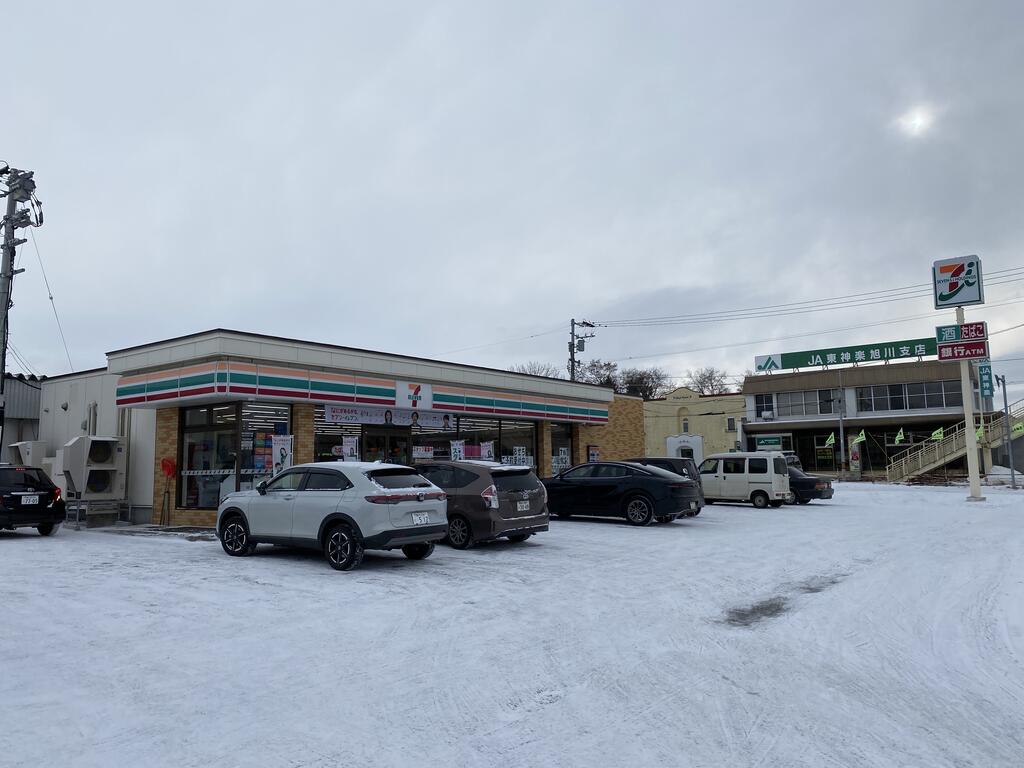 コンビニ　セブンイレブン旭川南1条店（コンビニ）まで240m
