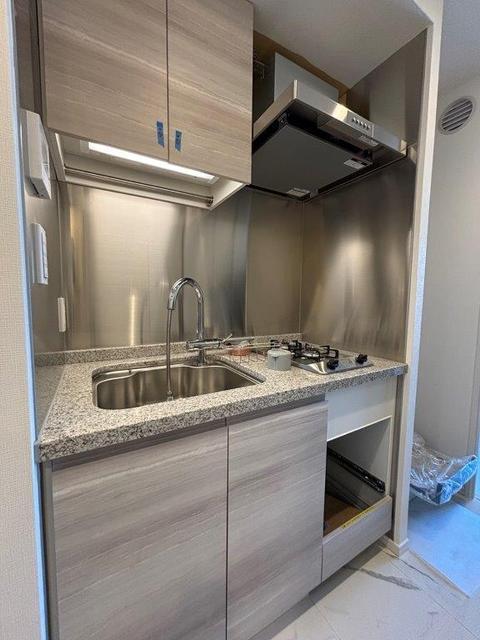 キッチン　キッチン天板には天然石を採用