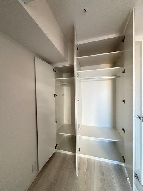 収納　洋室ドレスクローゼット（可動式収納棚）