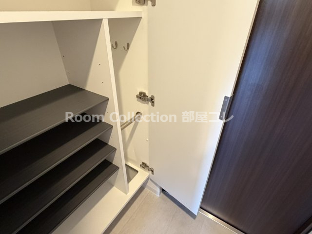 玄関　※同物件他部屋写真 反転、色違いの場合有 現況優先