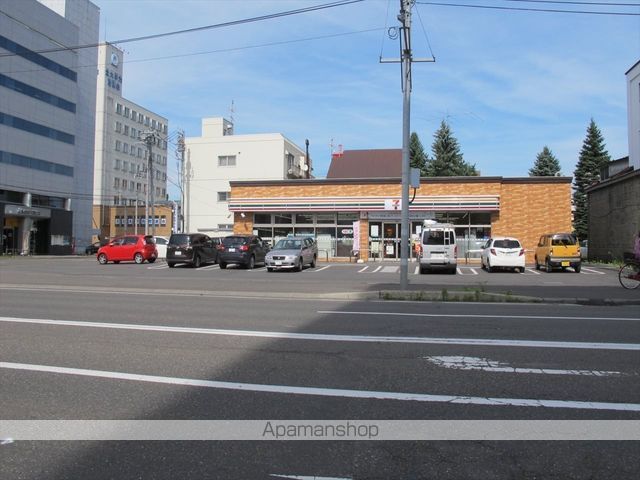 コンビニ　セブンイレブン（コンビニ）まで496m