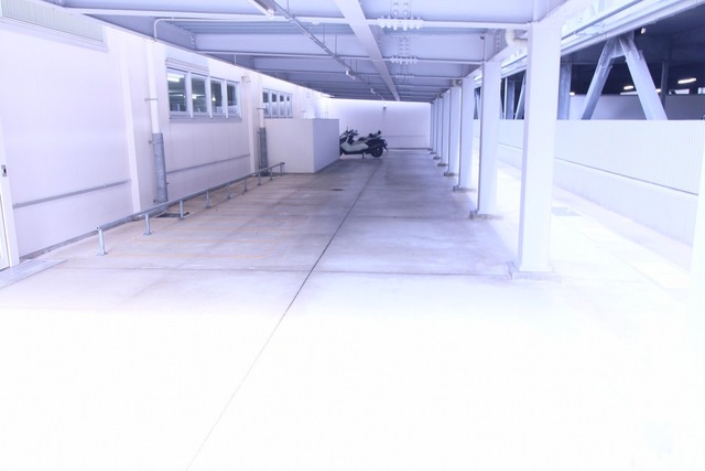 その他　バイクなども駐輪できる大きな駐輪場あり
