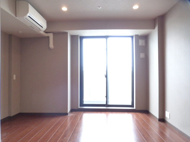 居室・リビング　内観1