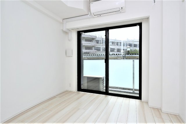 居室・リビング　参考写真（同物件別部屋）