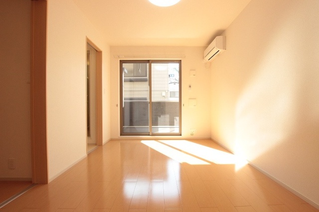 居室・リビング　別号室写真です。