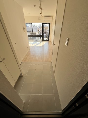 玄関　※別部屋参考写真