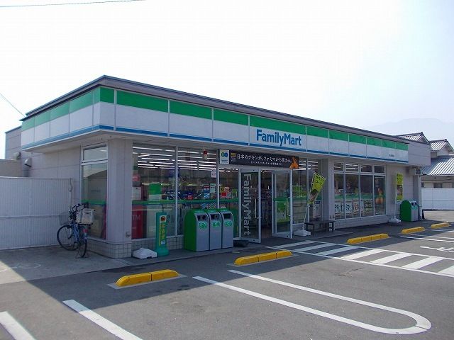 コンビニ　ファミリーマート西条横黒店様（コンビニ）まで300m