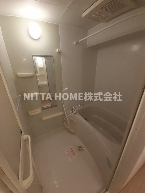 バス・シャワールーム　お風呂には追い焚き＆浴室乾燥が付いています！