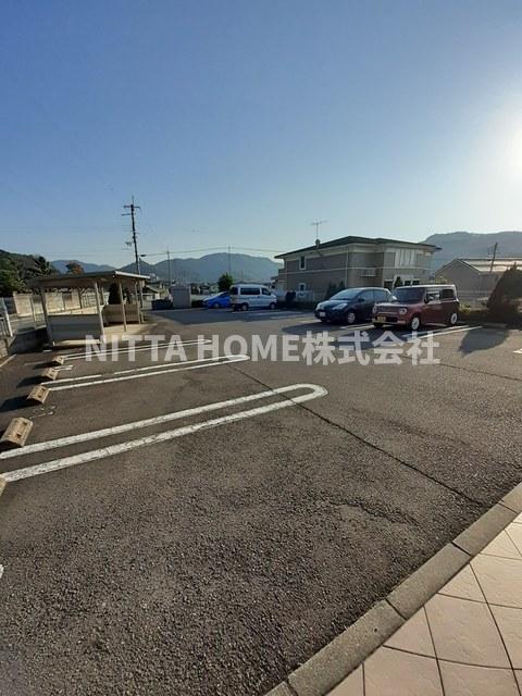 駐車場　敷地内の駐車スペースです＊