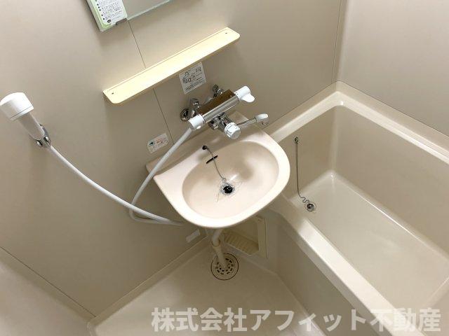 バス・シャワールーム　シャワー付き