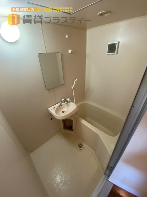 バス・シャワールーム　１日の疲れをバスルームでゆっくりと…。