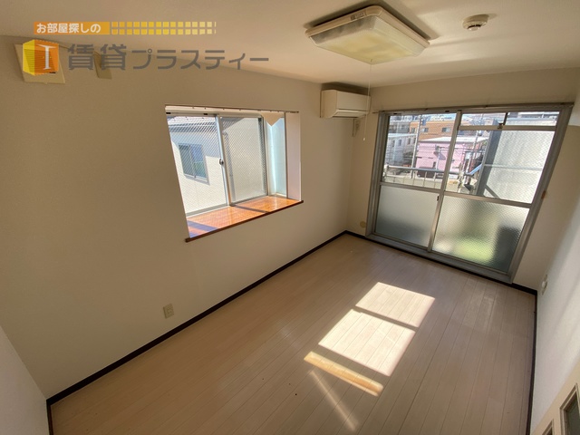 居室・リビング　２面採光の風通しの良いお部屋です。