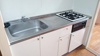 キッチン　コンパクトなキッチンで掃除もラクラク