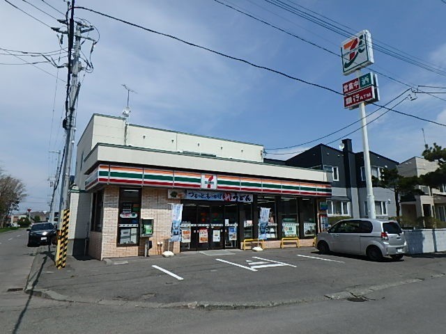 コンビニ　セブンイレブン苫小牧青葉店（コンビニ）まで318m
