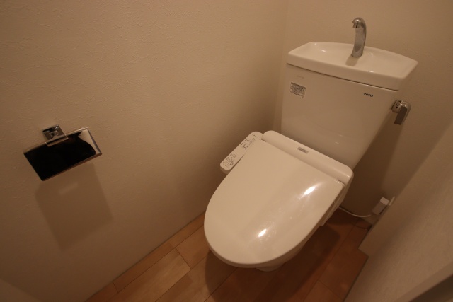 トイレ　※別室の参考写真の為、現況優先です。