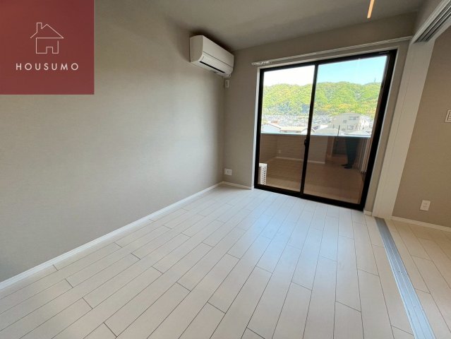 居室・リビング　こちらのリビングで趣味の時間をお楽しみください