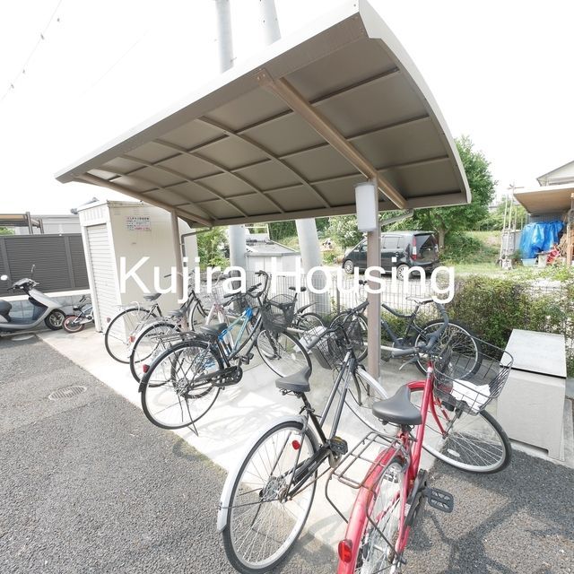 その他共有部分　屋根付駐輪場完備です★