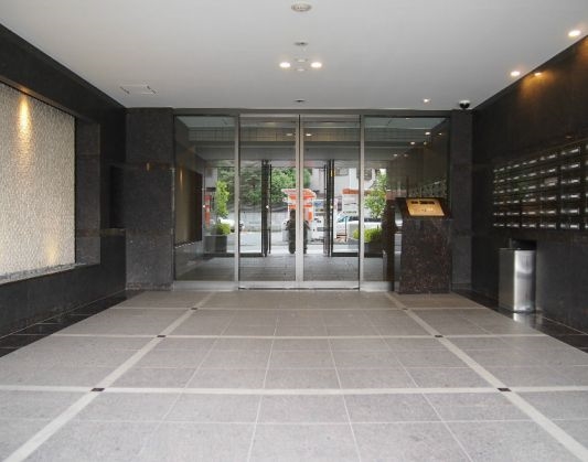 エントランス　弊社は都内全域の物件をご紹介可能です！