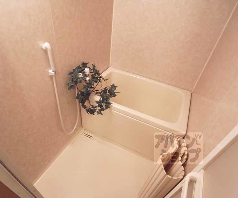 バス・シャワールーム　バスルーム。