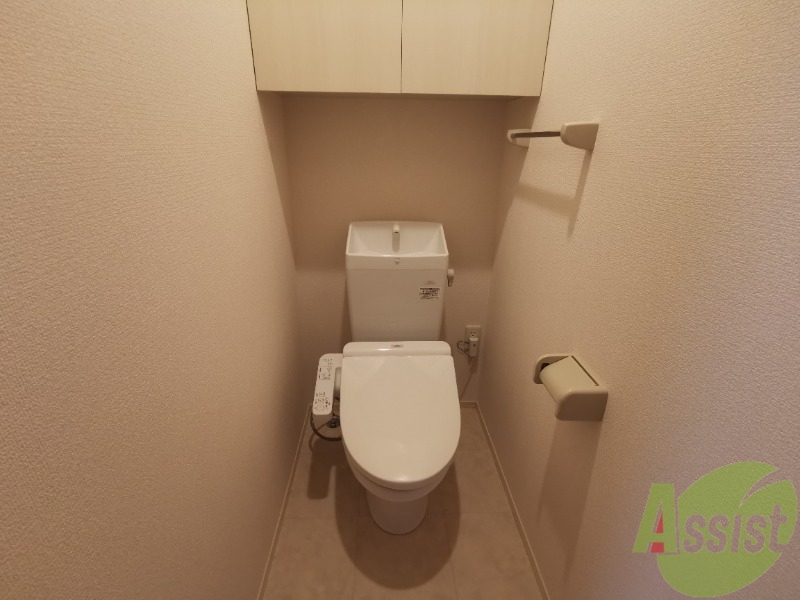 トイレ　トイレは温水洗浄便座です。思わず長居してしまいそうです。