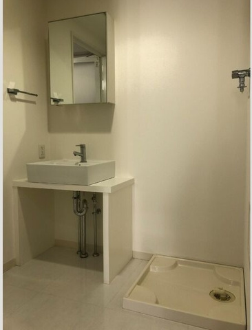 洗面設備　※写真は同じマンションの違う部屋のものになります。