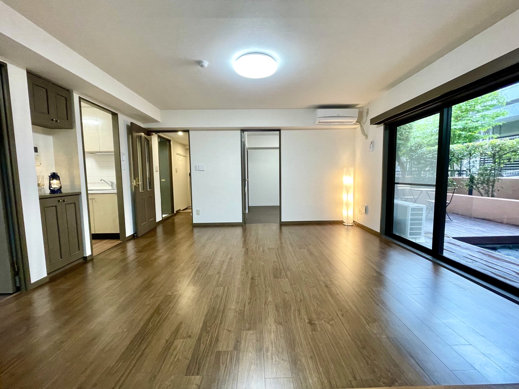 建物外観　室内リフォーム完了！　室内全クロス、床、照明等新規交換済み！