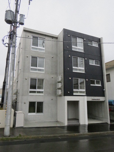 建物外観　エアコン付きなので真夏も快適です♪