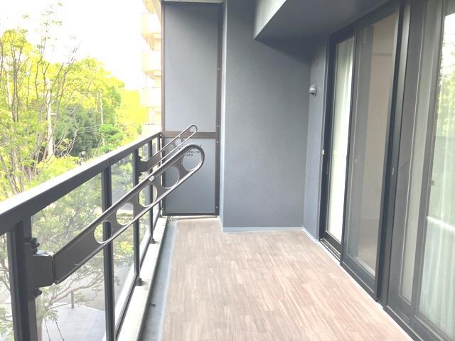 バルコニー　陽当たり良好なバルコニーです