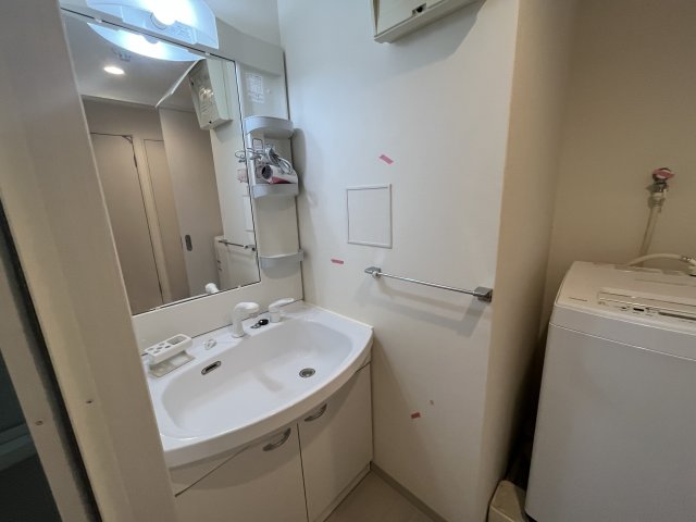 洗面設備　同物件反転のお写真となっております 間取り図を参照してくださ