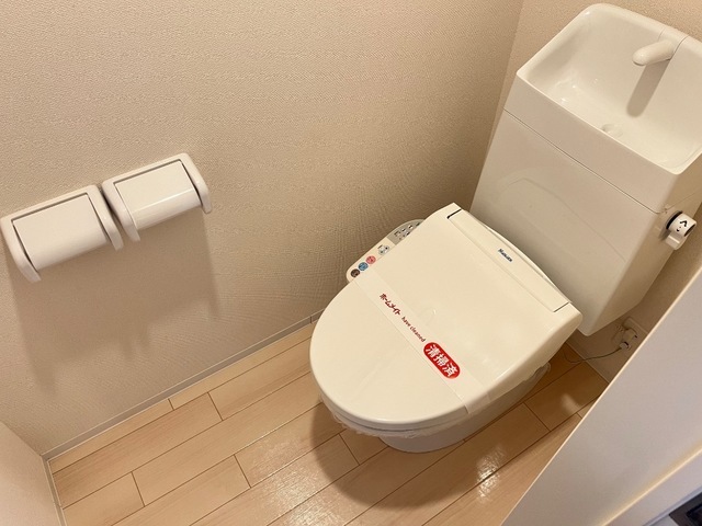 トイレ　温水洗浄便座（イメージ）