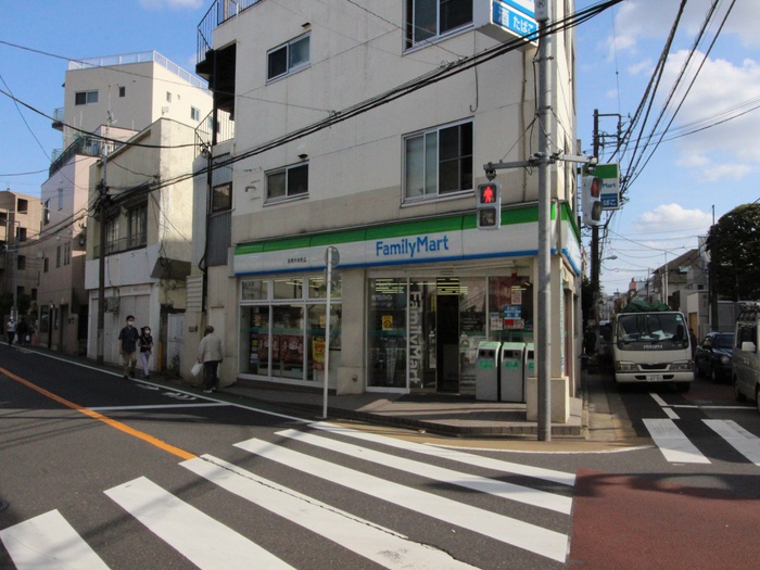 コンビニ　ファミリーマート目黒中町店（コンビニ）まで493m