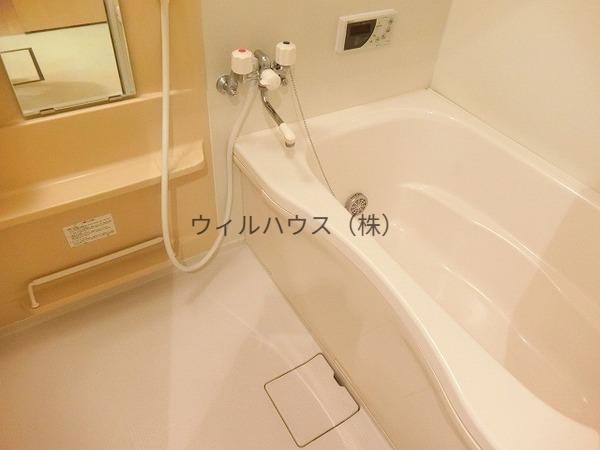 バス・シャワールーム　浴室乾燥機、追焚機能付の広々バスルーム！