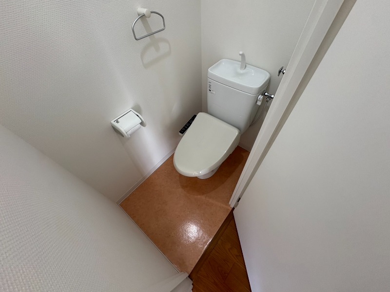 トイレ　トイレです。ウォシュレット付を探している方、おすすめです。