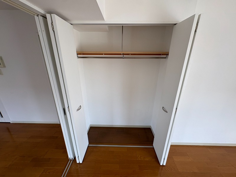 収納　寝室の収納です。部屋がすっきり片付きます。