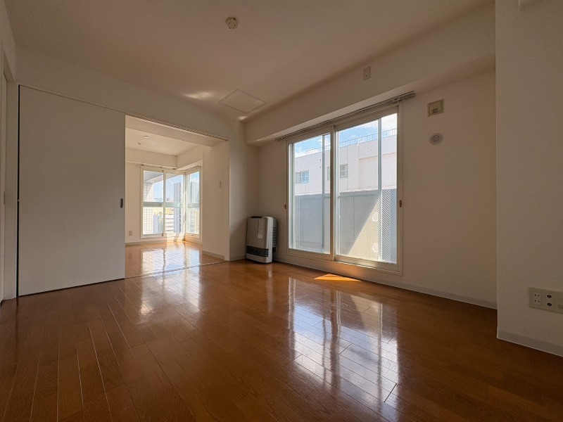 居室・リビング　広くてキレイなお部屋が広がっていて、充実した生活が送れそう。