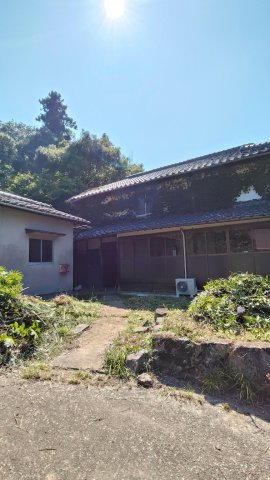 建物外観　広い庭でペットと暮らせます