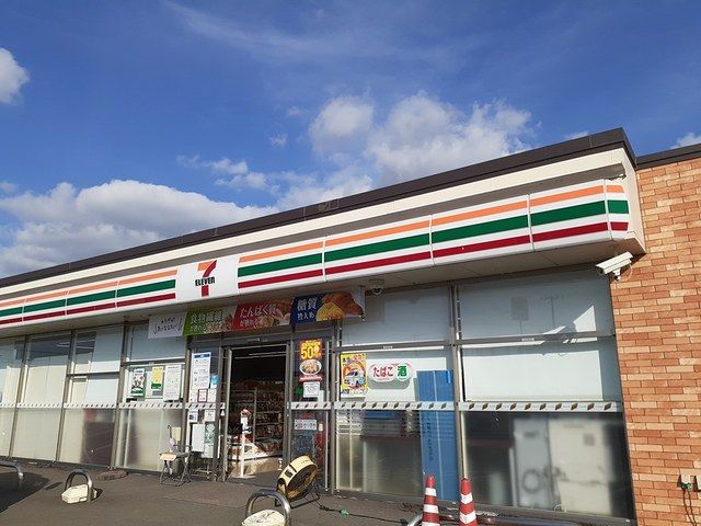 コンビニ　セブンイレブン（コンビニ）まで1000m