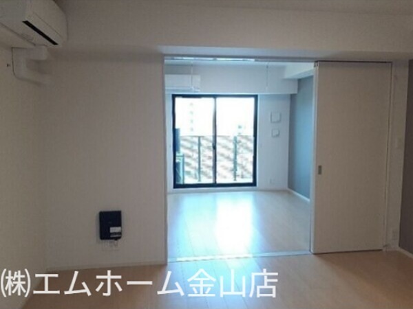 居室・リビング　LDK8.7帖　洋室6.2帖
