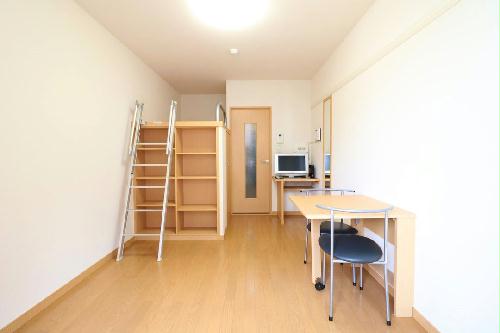 居室・リビング　ハイベットタイプのお部屋。女性人気の高いお部屋です♪