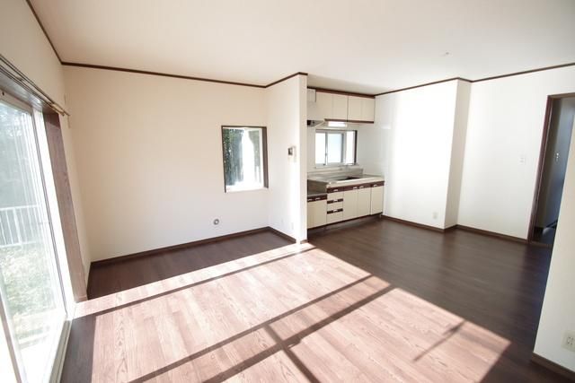 居室・リビング　★窓も大きくて多い明るく広いお部屋です★