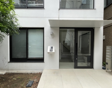 エントランス　建物の内部です