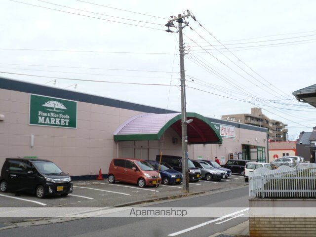 スーパー　ピアレマート新和店（スーパー）まで894m