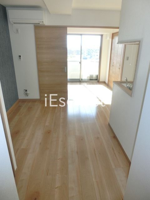 居室・リビング　奥行きのあるお部屋ですね
