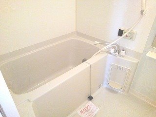 バス・シャワールーム　落ち着いた空間のお風呂です