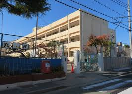 小学校　神戸市立高丸小学校（小学校）まで680m